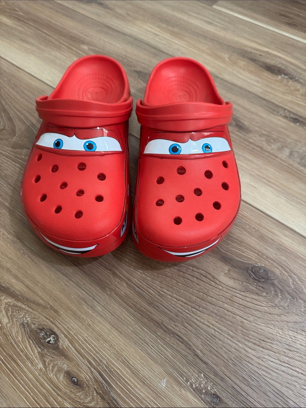CROCS lightning McQueen men’s size 10 NWOT light works